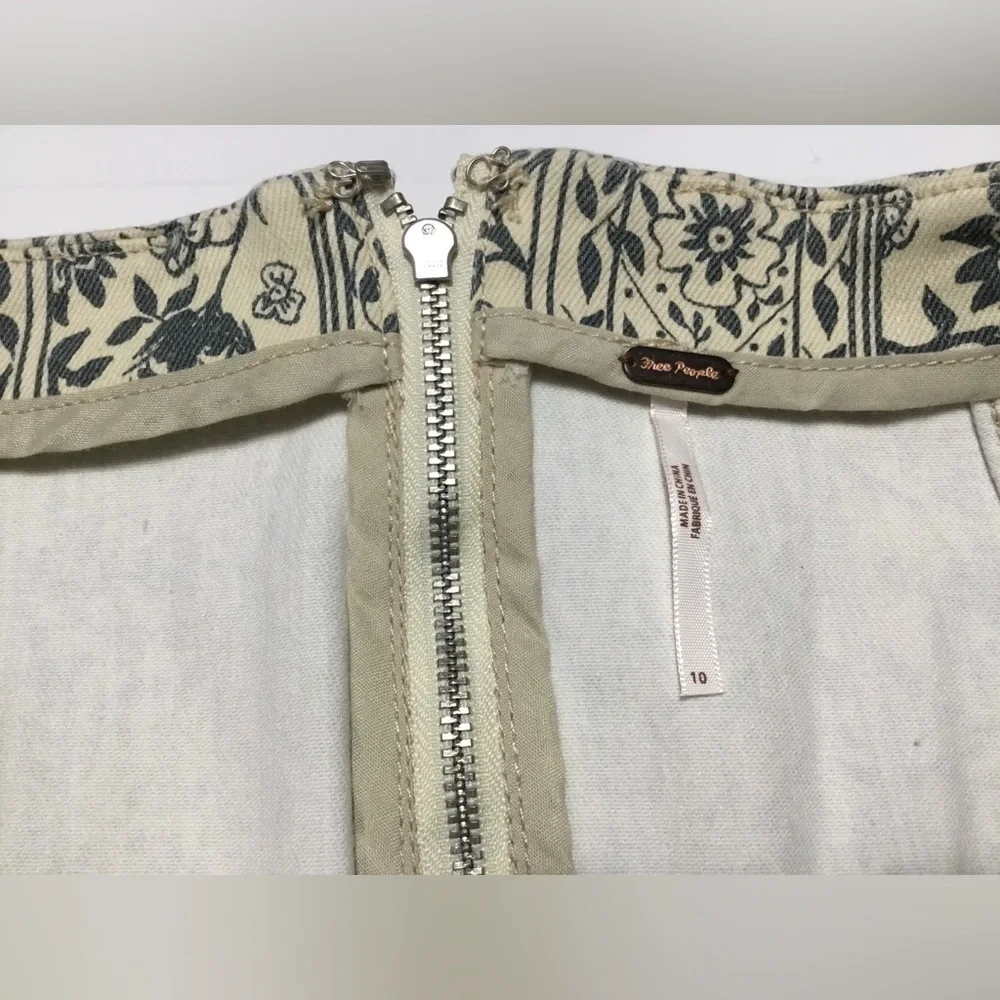 NWT FREE PEOPLE Modern Denim Printed Mini Skirt. Size 10